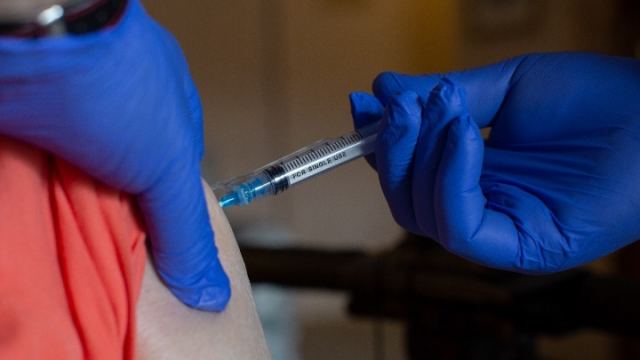 Βρετανία: Εμβολιασμός των εφήβων 16-17 ετών
