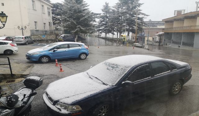 Ο καιρός τρελάθηκε… Χιονίζει στα ορεινά της Λάρισας (ΒΙΝΤΕΟ-ΦΩΤΟ)