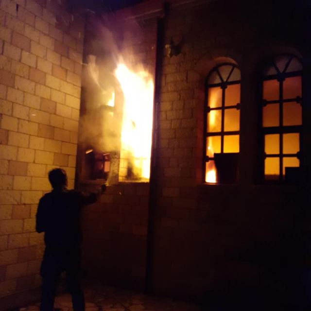 Στις φλόγες παραδόθηκε ο Ιερός Ναός Αγίου Νεκταρίου Κρέντης