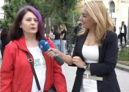 Υποψήφια ετών 66 στις Πανελλήνιες - Γνωρίστε τη γυναίκα που επέστρεψε για να εκπληρώσει ένα μεγάλο της όνειρο