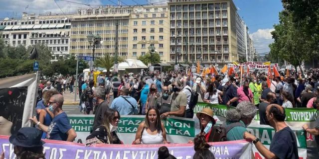 Απεργία: Συγκεντρώσεις για το εργασιακό νομοσχέδιο – Χιλιάδες στους δρόμους, κλειστό το κέντρο της Αθήνας