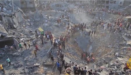 Θρήνος στη Γάζα μετά την επιδρομή στη Τζαμπαλίγια: Δεκάδες νεκροί, κρατήρας στο έδαφος, συγκλονιστικά βίντεο