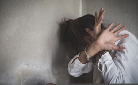 «Βροχή» καταγγελιών για περιστατικά ενδοοικογενειακής βίας – 141 το τελευταίο 24ωρο