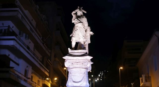 Λαμία: Φωτίστηκε ο Αθανάσιος Διάκος για τα 200 χρόνια της Ελληνικής Επανάστασης!