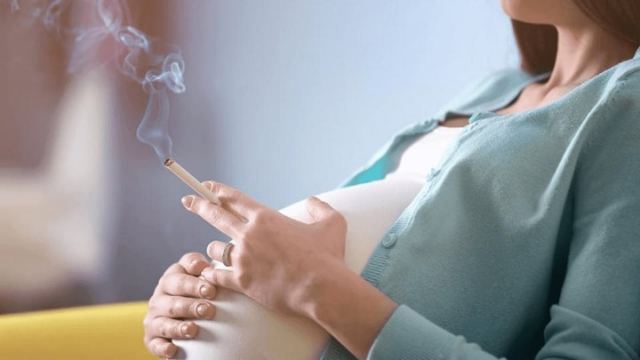 Στοιχεία-σοκ: &quot;Φουγάρα&quot; οι Ελληνίδες - Καπνίζουν ακόμη και στην εγκυμοσύνη