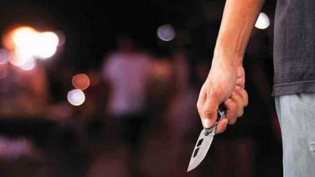 Αλλοδαπός κυκλοφορούσε με μαχαίρια στο κέντρο της πόλης