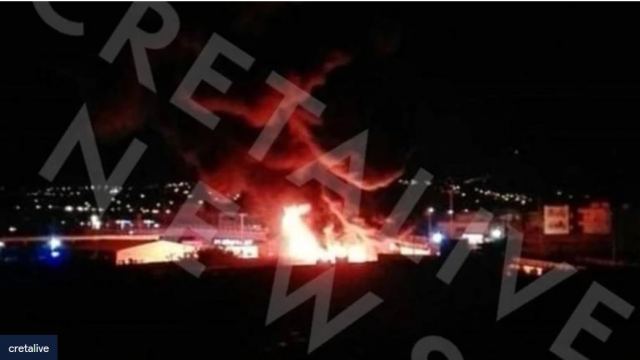 Μεγάλη φωτιά στην Κρήτη - Κάηκαν αυτοκίνητα [βίντεο - εικόνες]