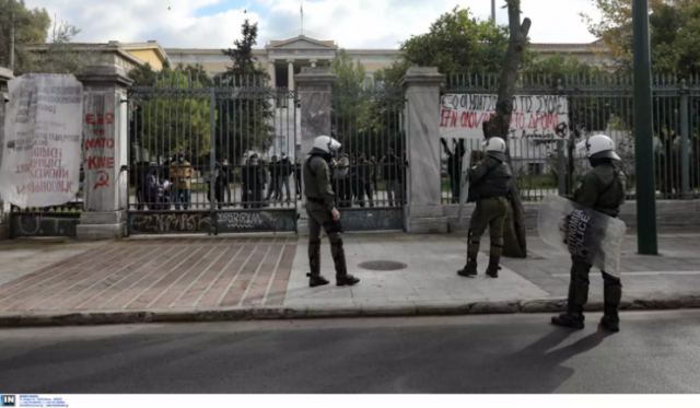 Πολυτεχνείο: Μπαράζ συσκέψεων για να μην ξεφύγει η κατάσταση - 5.000 αστυνομικοί επί ποδός