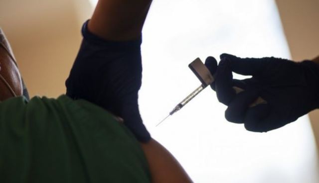 ΗΠΑ: Υγειονομικός εμφάνισε αλλεργία στο εμβόλιο της Pfizer