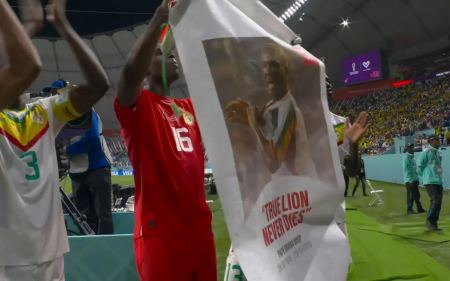 Εκουαδόρ – Σενεγάλη 1-2: Αφιέρωσαν στον Πάπα Μπούπα Ντιόπ την πρόκριση στους «16» του Μουντιάλ 2022