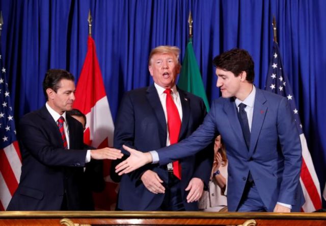 Στις μπίζνες... τείχη δεν χωρούν! Πανευτυχής ο Τραμπ υπέγραψε εμπορική συμφωνία με Μεξικό και Καναδά