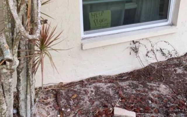 Δεκάχρονη είχε βάλει στο παράθυρο σημείωμα καλώντας σε βοήθεια για τον πιο απίθανο λόγο - Έσπευσε στο σπίτι η Αστυνομία