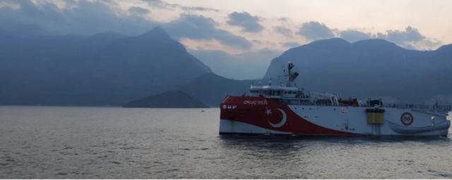 &quot;Oruc Reis&quot;: Στα 15 ν.μ. από το Καστελόριζο το τουρκικό ερευνητικό πλοίο - Παρακολουθείται στενά από ελληνικά πολεμικά
