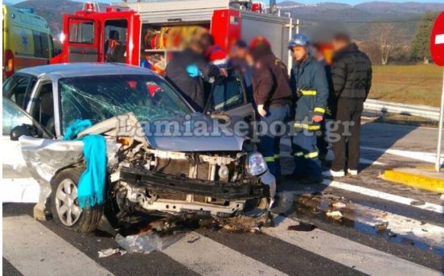 Νεκρός ο ένας οδηγός από το τροχαίο στη Μακρακώμη - Σε κρίσιμη κατάσταση η αδελφή του