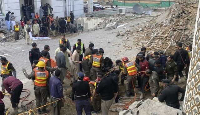 Μακελειό στο Πακιστάν: Στους 47 οι νεκροί από επίθεση καμικάζι σε τζαμί