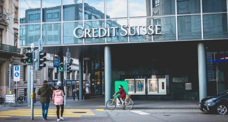 Το mega deal εξαγοράς της Credit Suisse - Συντονισμένες κινήσεις από κεντρικές τράπεζες για αποκλιμάκωση της κρίσης