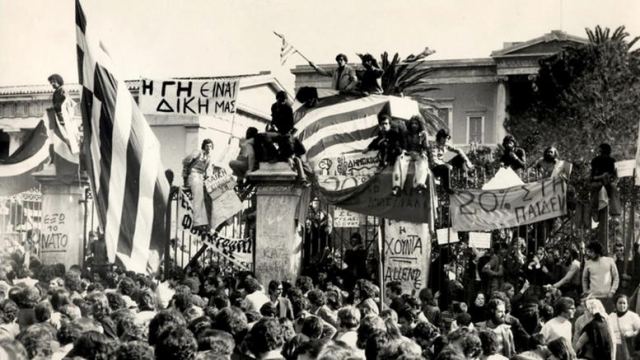 45 χρόνια από την εξέγερση: Το Πολυτεχνείο στον ξένο Τύπο