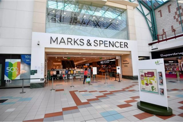 Τα Marks and Spencer απολύουν 7.000 εργαζόμενους