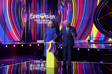 Ο βασιλιάς Κάρολος και η Καμίλα έκαναν τα αποκαλυπτήρια της σκηνής της Eurovision 2023