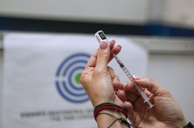 Επιταχύνει το σχέδιο «Ελευθερία» η μετάλλαξη Δέλτα: Έρχεται ο εμβολιασμός παιδιών 15-17 ετών