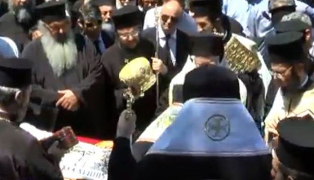 Βίντεο από την ταφή του μακαριστού Μητροπολίτη Φθιώτιδας στην ΙΜ Δαμάστας