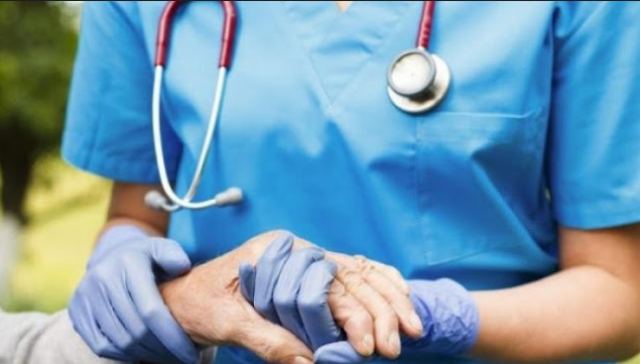 Λαμία: Ζητούνται Νοσηλευτές-Νοσηλεύτριες από την «Κλινική Τσεκούρα»