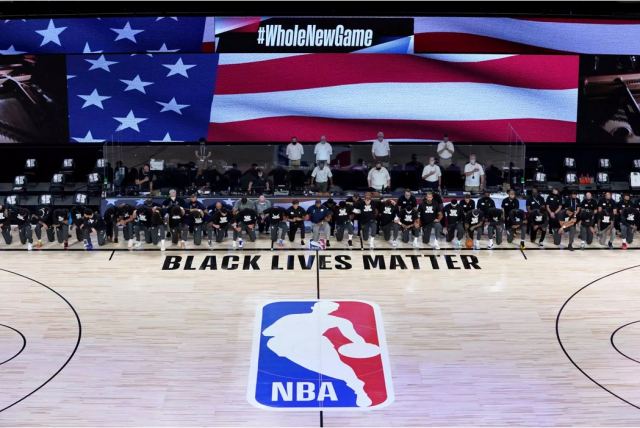 Επανεκκίνηση με διαμαρτυρία Black Lives Matter στο NBA – Έτσι αντέδρασαν οι παίκτες (video)