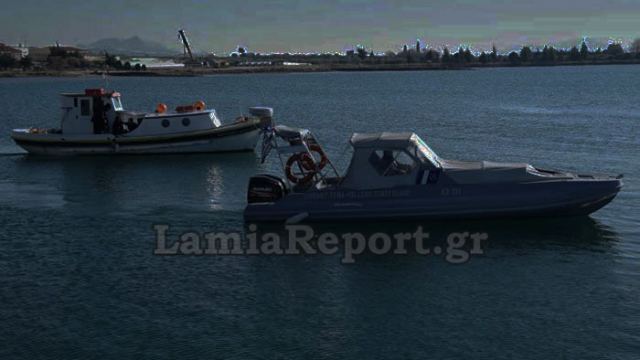 Μαλιακός: Έτρεχαν οι Λιμενικοί για να βγάλουν σκάφος από το μπουρίνι