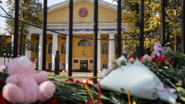 Ρωσία: Η πόλη Πέρμ αποτίνει φόρο τιμής στα έξι θύματα του μακελειού που προκάλεσε 18χρονος ένοπλος