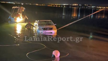 Στυλίδα: Ανέσυραν το αυτοκίνητο που έπεσε στη θάλασσα (ΒΙΝΤΕΟ-ΦΩΤΟ)