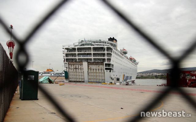 Εικόνες από το πλοίο «Ελευθέριος Βενιζέλος» με τα 119 κρούσματα κορωνοϊού στον Πειραιά