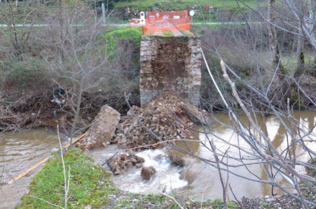Φθιώτιδα: Κατέρρευσε ακόμη ένα ιστορικό γεφύρι - Δείτε φώτο
