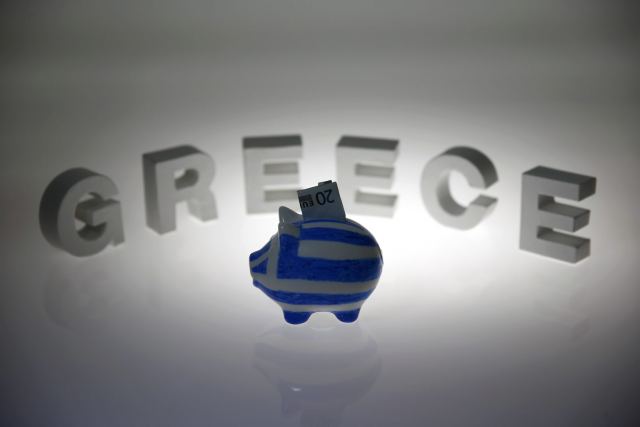 Τι σημαίνει το ιστορικό χαμηλό του 10ετούς ομολόγου – Οι αγορές πιέζουν τους διεθνείς οίκους να δώσουν επενδυτική βαθμολογία στην Ελλάδα