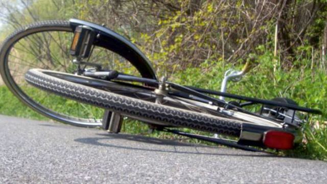 Χαλκίδα : Μεθυσμένος ποδηλάτης έπεσε πάνω σε αυτοκίνητο | e-sterea.gr