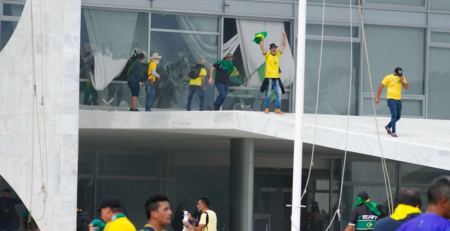 Πώς οι μπολσοναριστές έκαναν την εισβολή αλά Καπιτώλιο για να ανατρέψουν τον Λούλα - 400 συλλήψεις