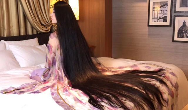 Μια σύγχρονη Ραπουνζέλ στην Ιαπωνία με μαλλιά 2 μέτρα – Δεν έχει κουρευτεί για 17 χρόνια
