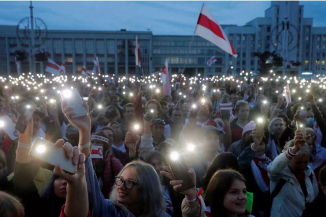 Λευκορωσία: Χιλιάδες διαδηλωτές και πάλι στην πλατεία Ελευθερίας