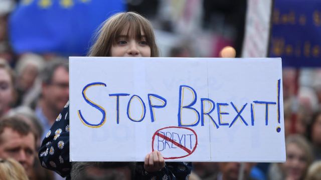 Βρετανία: Ανθρώπινη αλυσίδα στην Ντάουνινγκ Στριτ για το Brexit