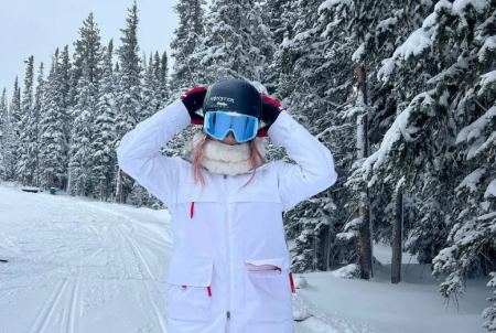 Εντυπωσιακό βίντεο: Χρυσή Ολυμπιονίκης snowboarder μεταφέρει συναθλήτριά της στην πλάτη μέχρι ένα ασφαλές σημείο
