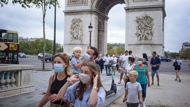 Γαλλία: Επιβολή προστίμων σε δεκάδες πολίτες γιατί δεν φορούσαν μάσκες