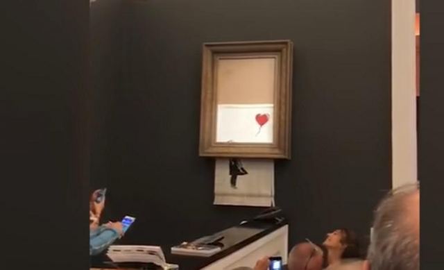 Χαμός σε δημοπρασία του οίκου Sotheby’s! Πασίγνωστο έργο του Banksy αυτοκαταστράφηκε, μόλις πουλήθηκε – Video