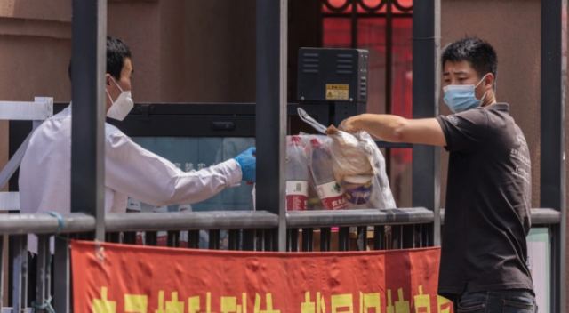 Κορωνοϊός: Μαζικά τεστ στο Πεκίνο ενώ αυξάνονται οι φόβοι για lockdown - Ρεκόρ θανάτων στη Σαγκάη