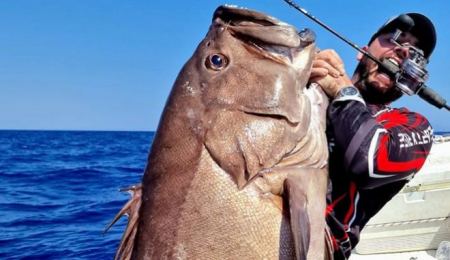 Απίστευτη ψαριά στα Χανιά: Έπιασε βλαχοσφυρίδα 40 κιλών
