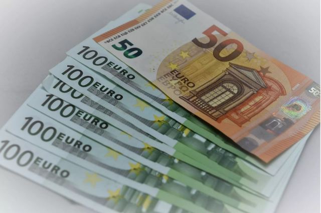 Επίδομα 800 ευρώ: Προστέθηκαν νέες κατηγορίες εργαζομένων – Τι αναφέρει η ΚΥΑ