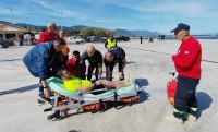 Άσκηση διάσωσης επιβάτη που έπεσε στη θάλασσα στο λιμάνι της Αρκίτσας