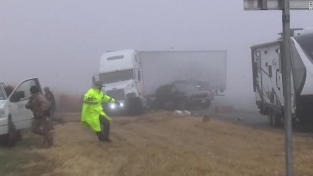 Σοκαριστικό ΒΙΝΤΕΟ - Φορτηγό εκτός ελέγχου λόγω της πυκνής ομίχλης