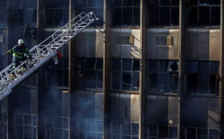 Τεράστια τραγωδία στο Γιοχάνεσμπουργκ: Πολλά θύματα από τη φωτιά σε πολυκατοικία