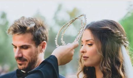 Άκης Πετρετζίκης - Κωνσταντίνα Παπαμιχάηλ: Το άλμπουμ του γάμου τους - «Δεν πίστευα ποτέ πως θα νιώσω τόση ευτυχία», λέει ο σεφ