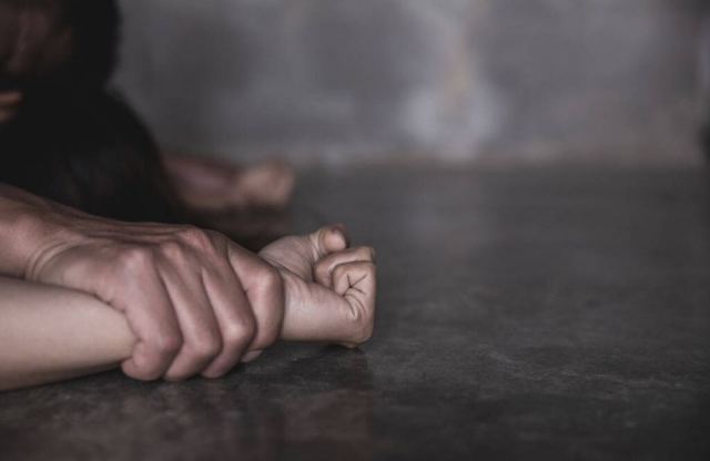 «Έσφιγγα τα πόδια και πάλευα μαζί του» - Η ανατριχιαστική κατάθεση της 15χρονης για τον βιασμό της