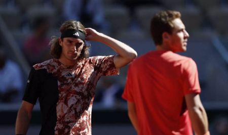 Τσιτσιπάς - Καρμπάγες Μπαένα 3-0: Άνετη πρόκριση στον τρίτο γύρο του Roland Garros